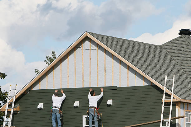 Professional Siding Installation technician working in Warfield, VA